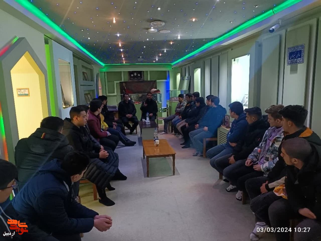 بازدید دانش‌آموزان پایه دوازدهم دبیرستان پسرانه عارف از موزه شهدای اردبیل+عکس