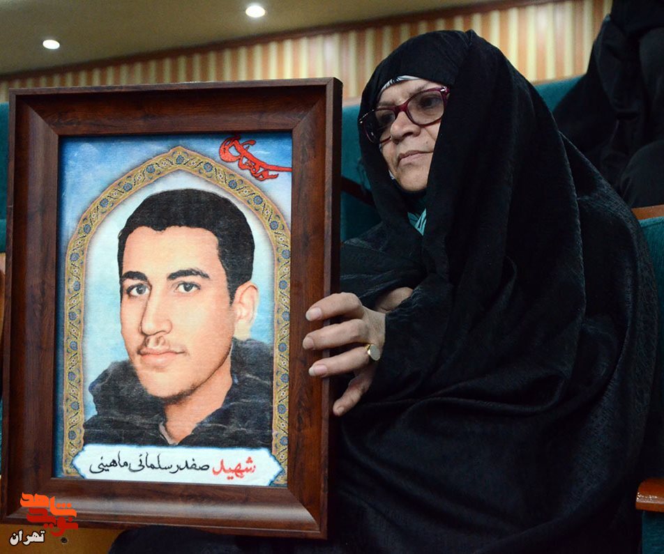 برگزاری محفل قرآنی سورههای سرخ برگزاری محفل قرآنی سورههای سرخ