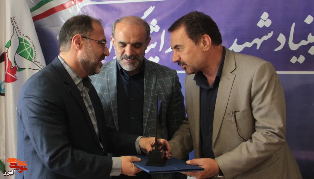 همایش ملی تجلیل از معلمین، اساتید و همیاران طرح شاهد برگزار شد/ تلاش‌هایی که در عرصه‌ی تعلیم و تربیت، در حوزه ایثار و شهادت صورت می‌گیرد تلاشی مضاعف است