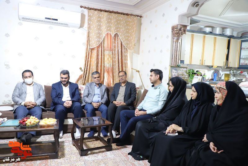 دیدار دکتر خاکی‌نهاد با خانواده‌های معظم شهیدان «محمد قاسمی قلعه قاضی» و «علی یوسف‌زاده»