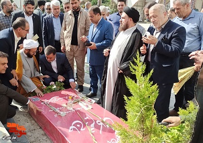 گزارش تصویری/ غبارروبی و عطرافشانی گلزار شهدای۳۲۵ آلاله بهشهر