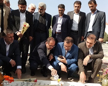 گزارش تصویری/ غبارروبی و عطرافشانی گلزار شهدای۳۲۵ آلاله بهشهر