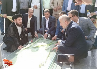 گزارش تصویری/ غبارروبی و عطرافشانی گلزار شهدای۳۲۵ آلاله بهشهر