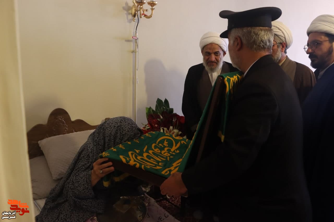 گزارش تصویری/دیدار و تجلیل از مادر معظم شهید گزارش تصویری/دیدار و تجلیل از مادر معظم شهید