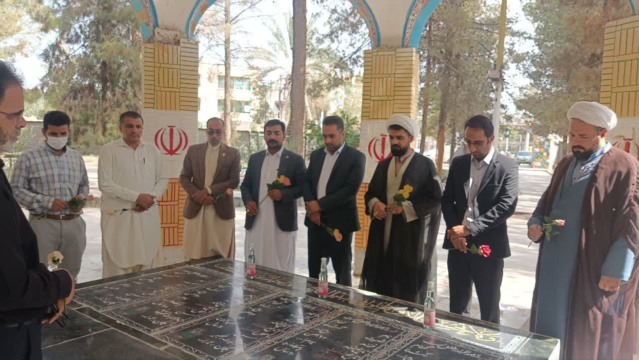 غبارروبی مزار شهدای گمنام در خاش