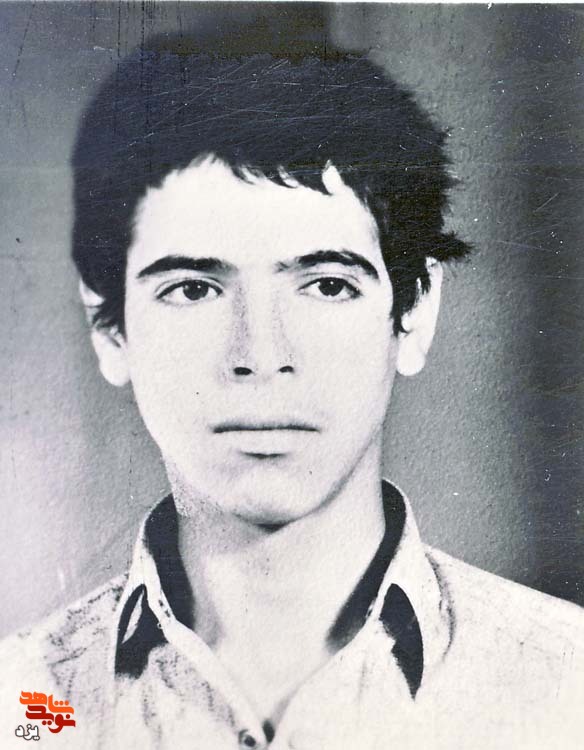 سینه های خود را در برابر گلوله های آتشین دشمن آماده کردم که قوانین قرآن و اسلام اجرا شود سینه های خود را در برابر گلوله های آتشین دشمن آماده کردم که قوانین قرآن و اسلام اجرا شود