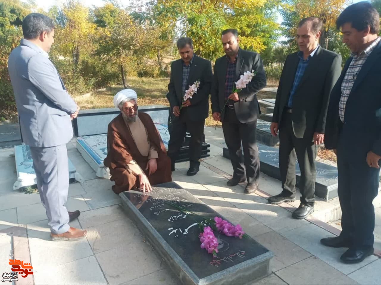 ادای احترام مدیرکل بنیاد شهید و امورایثارگران آذربایجان غربی به مقام شامخ شهدای شهرستان تکاب ادای احترام مدیرکل بنیاد شهید و امورایثارگران آذربایجان غربی به مقام شامخ شهدای شهرستان تکاب
