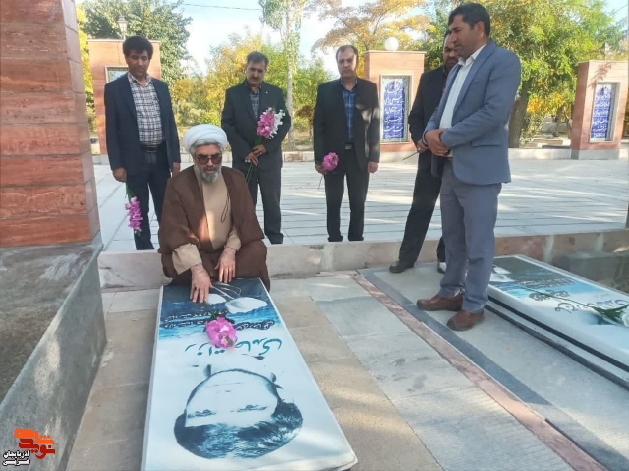 ادای احترام مدیرکل بنیاد شهید و امورایثارگران آذربایجان غربی به مقام شامخ شهدای شهرستان تکاب ادای احترام مدیرکل بنیاد شهید و امورایثارگران آذربایجان غربی به مقام شامخ شهدای شهرستان تکاب
