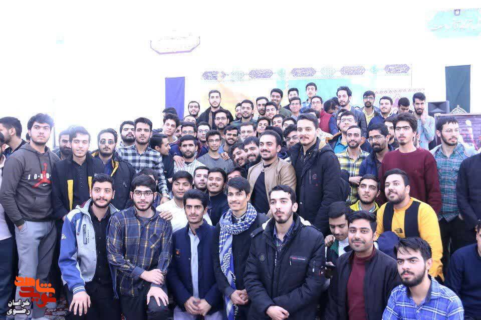 دانشجو جرات و جسارت پرداختن به موضوعات جامعه را دارد