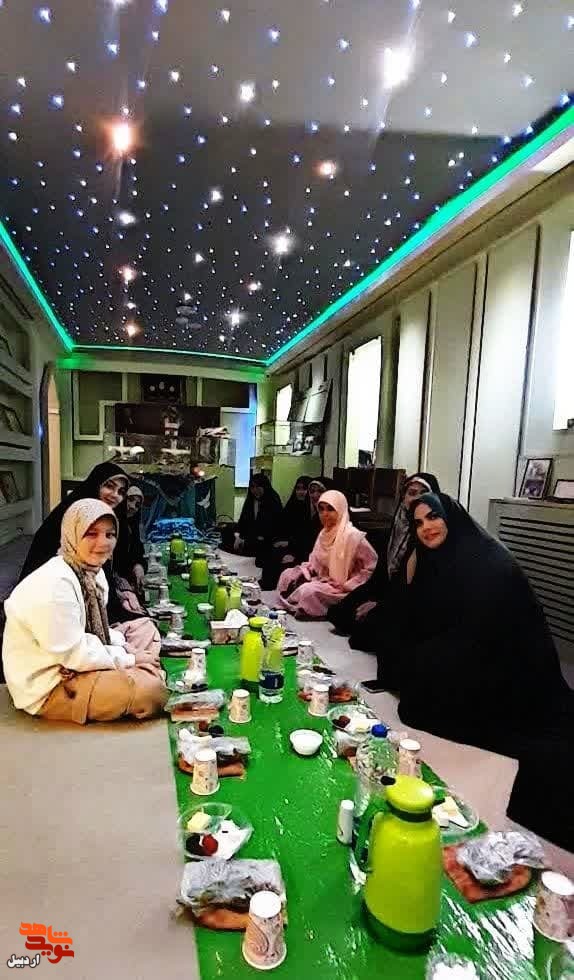 قدردانی از خادمان داوطلب شهدا در موزه شهدای اردبیل