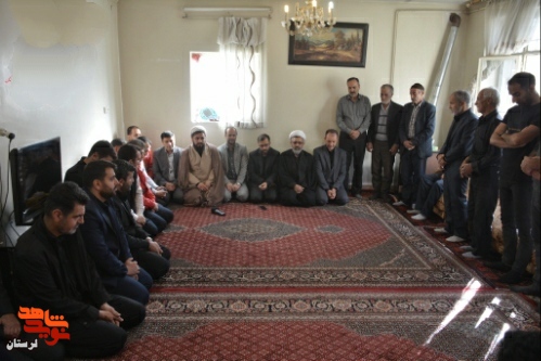 دیدار مدیرکل بنیادشهید لرستان با خانواده شهید «سیدعلی صالحی روزبهانی»