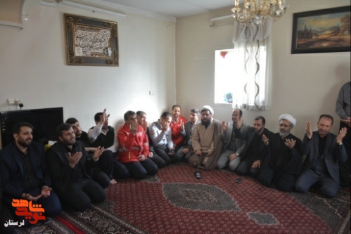 دیدار مدیرکل بنیادشهید لرستان با خانواده شهید «سیدعلی صالحی روزبهانی»