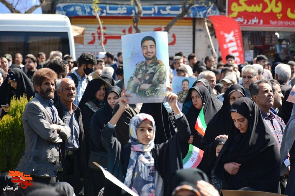 گزارش تصویری/بدرقه باشکوه مردم بروجرد در وداع با پیکر شهید راه قدس