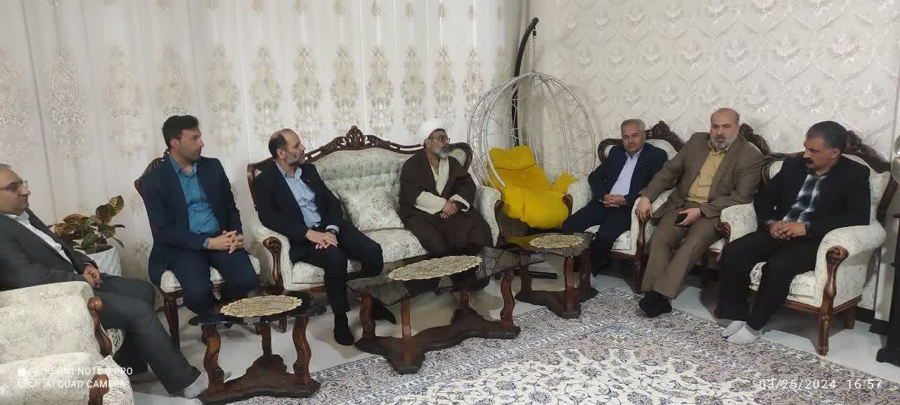 دیدار نوروزی مدیرکل بنیاد شهید اصفهان با خانواده ۴ شهید + تصاویر