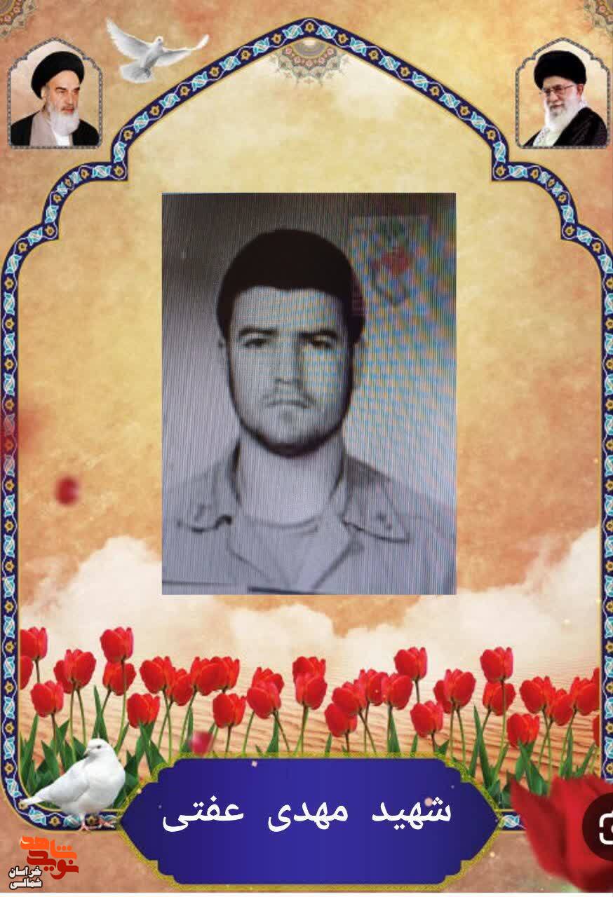 عاشق جبهه و جنگ بود عاشق جبهه و جنگ بود