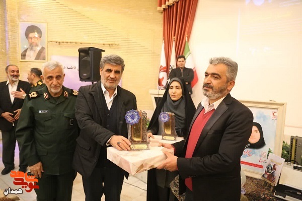 کتاب «گلنار» رونمایی شد کتاب «گلنار» رونمایی شد