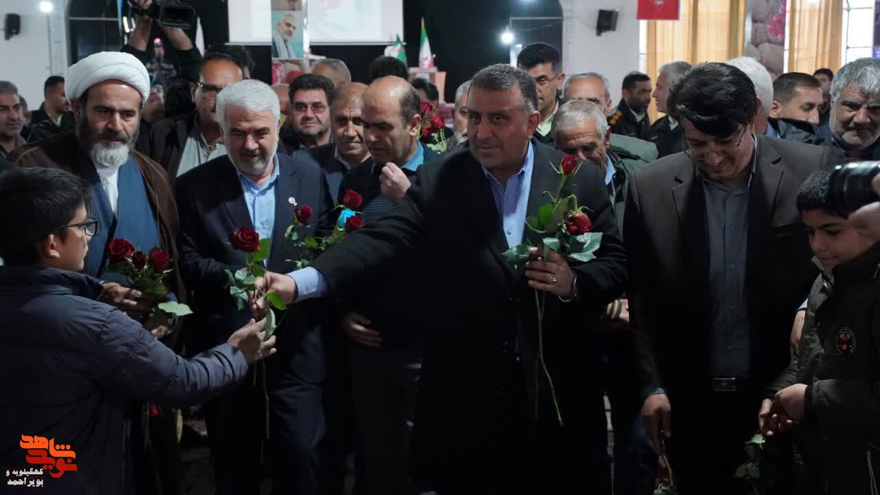 برگزاری مراسم میهمانی لاله ها و عطر افشانی قبور شهدا در یاسوج برگزاری مراسم میهمانی لاله ها و عطر افشانی قبور شهدا در یاسوج