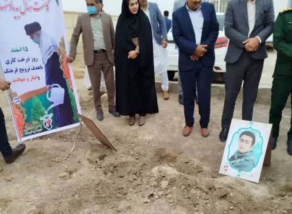 هر نهال یادمان یک شهید هر نهال یادمان یک شهید