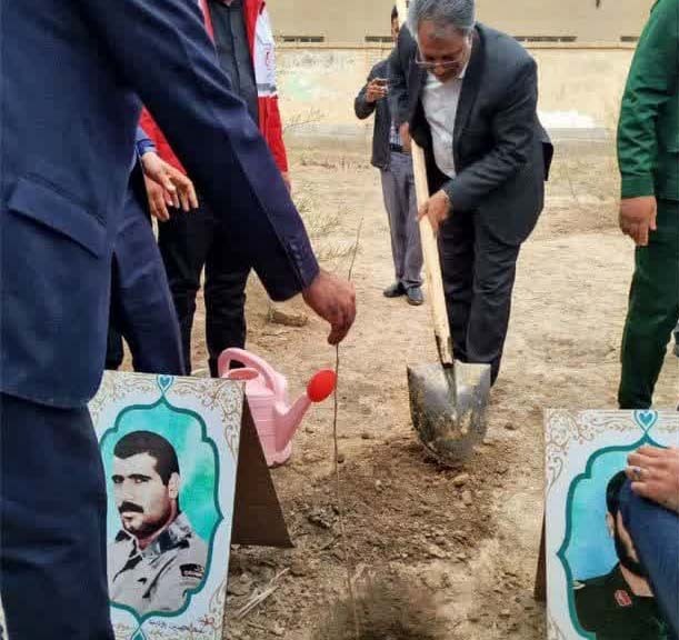 هر نهال یادمان یک شهید هر نهال یادمان یک شهید