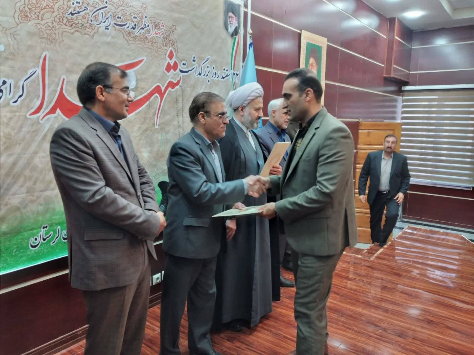 ترویج عدالت در جامعه، حرکت در مسیر شهداست ترویج عدالت در جامعه، حرکت در مسیر شهداست