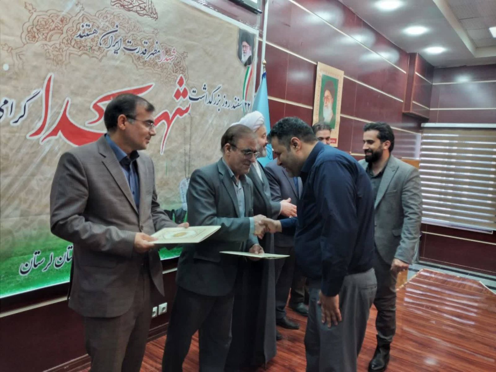 ترویج عدالت در جامعه، حرکت در مسیر شهداست ترویج عدالت در جامعه، حرکت در مسیر شهداست