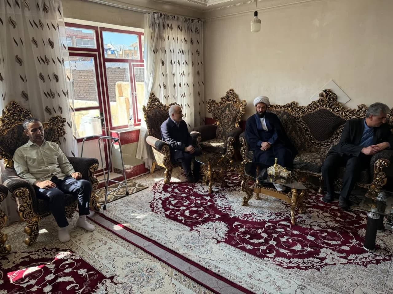 دیدار مسئولان مهاباد با خانواده چند شهید معظم دیدار مسئولان مهاباد با خانواده چند شهید معظم