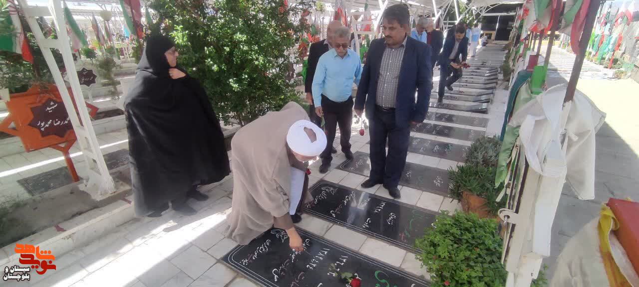 تجدید میثاق مدیران، کارگزاران و زائران خانه خدا با شهدا
