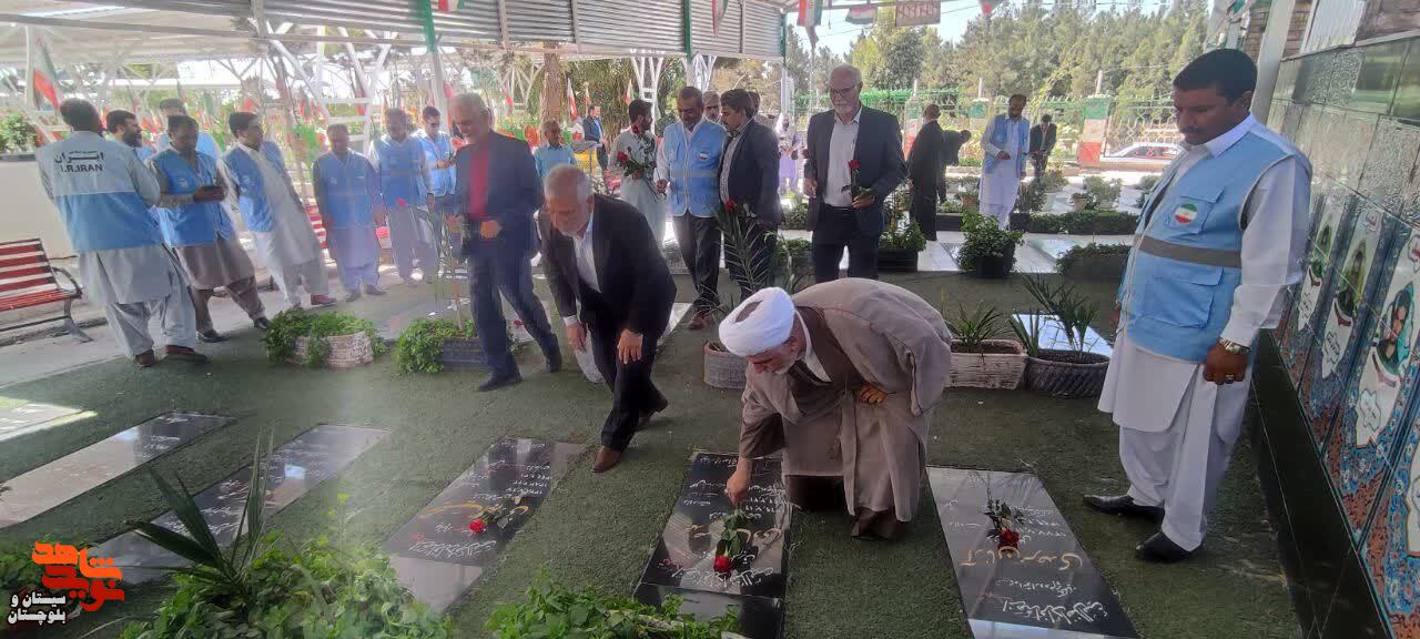 تجدید میثاق مدیران، کارگزاران و زائران خانه خدا با شهدا