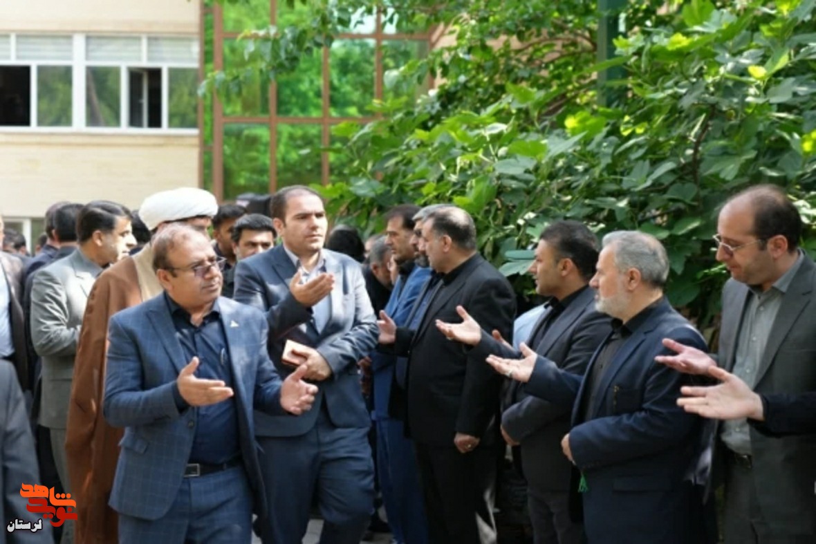 سری دوم تصاویر عزاداری مردم و مسئولین استان در استانداری لرستان