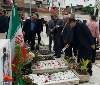 گزارش تصویری/ عطرافشانی و گلباران گلزار شهدا به مناسبت سوم خرداد در شهرستان ساری برگزار شد گزارش تصویری/ عطرافشانی و گلباران گلزار شهدا به مناسبت سوم خرداد در شهرستان ساری برگزار شد