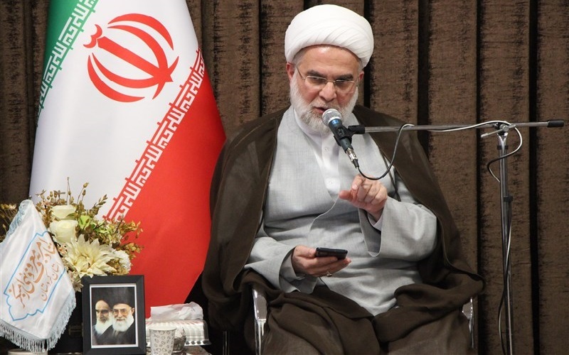 ایران پرچمدار مبارز با ظلم است ایران پرچمدار مبارز با ظلم است