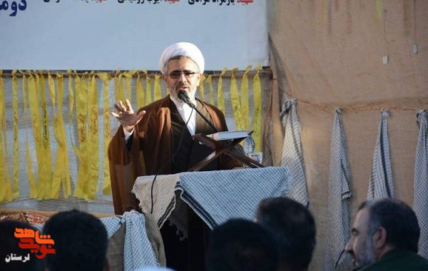 شهدا چراغ راه بشریت هستند شهدا چراغ راه بشریت هستند