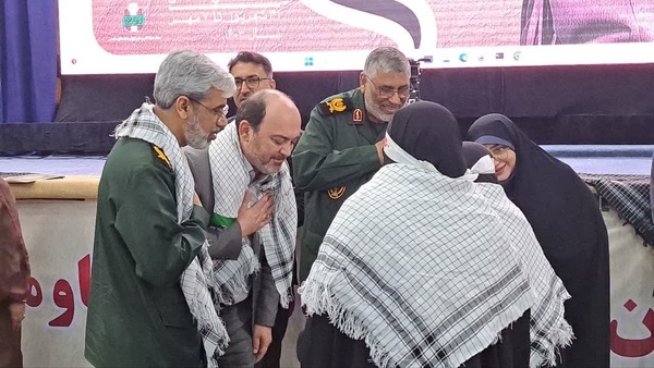 پیشکسوتان دفاع مقدس در هرمزگان تجلیل شدند پیشکسوتان دفاع مقدس در هرمزگان تجلیل شدند