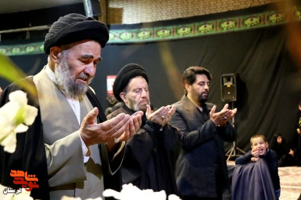 استقبال باشکوه بروجردی‌ها از کاروان «لاله‌های فاطمی»