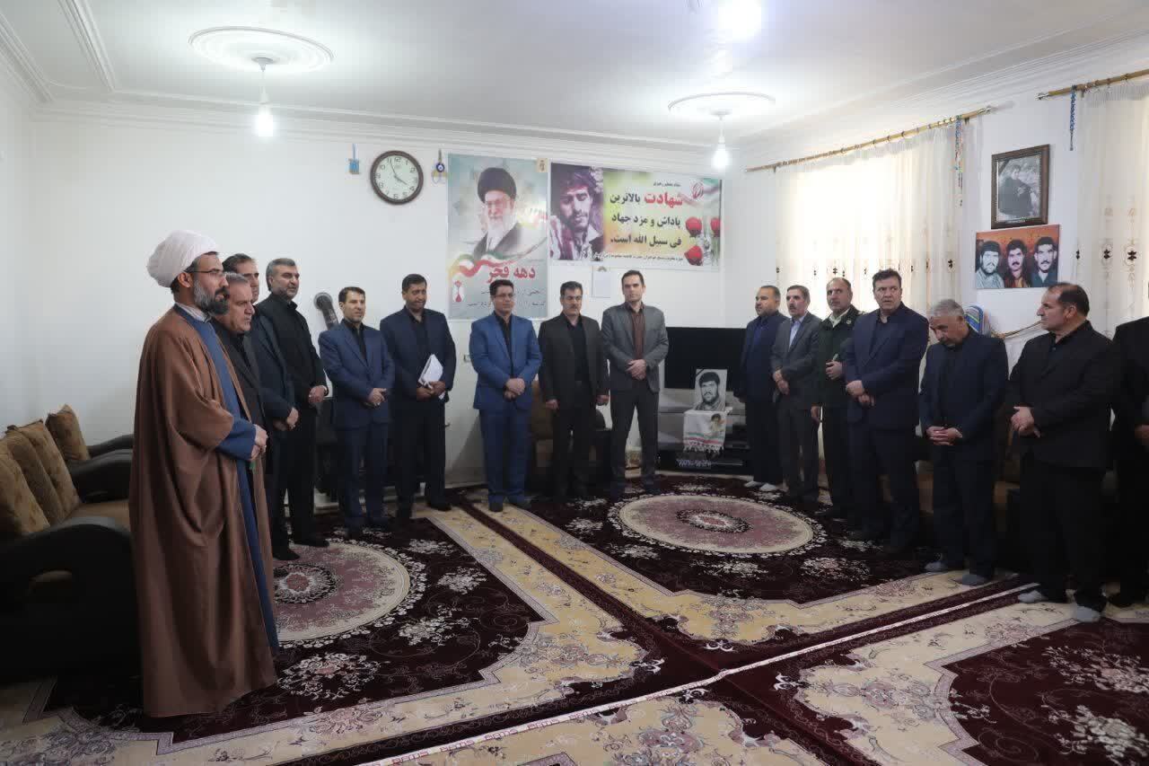 شهید تهرانیپور مظهر صبر و استقامت بود شهید تهرانیپور مظهر صبر و استقامت بود