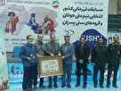 تصویر/تجلیل از خانواده شهدای غریب در مسابقات ورزشی استان قم