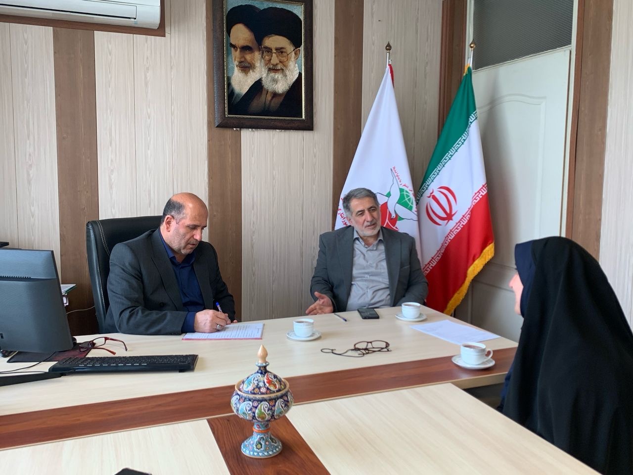 ملاقات عمومی مدیرکل بنیاد شهید و امور ایثارگران تهران بزرگ با خانواده شهدا و ایثارگران ملاقات عمومی مدیرکل بنیاد شهید و امور ایثارگران تهران بزرگ با خانواده شهدا و ایثارگران