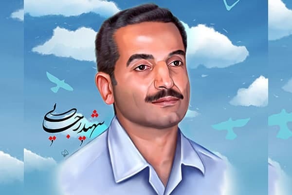 با زندانیان عادی قدم میزد با زندانیان عادی قدم میزد