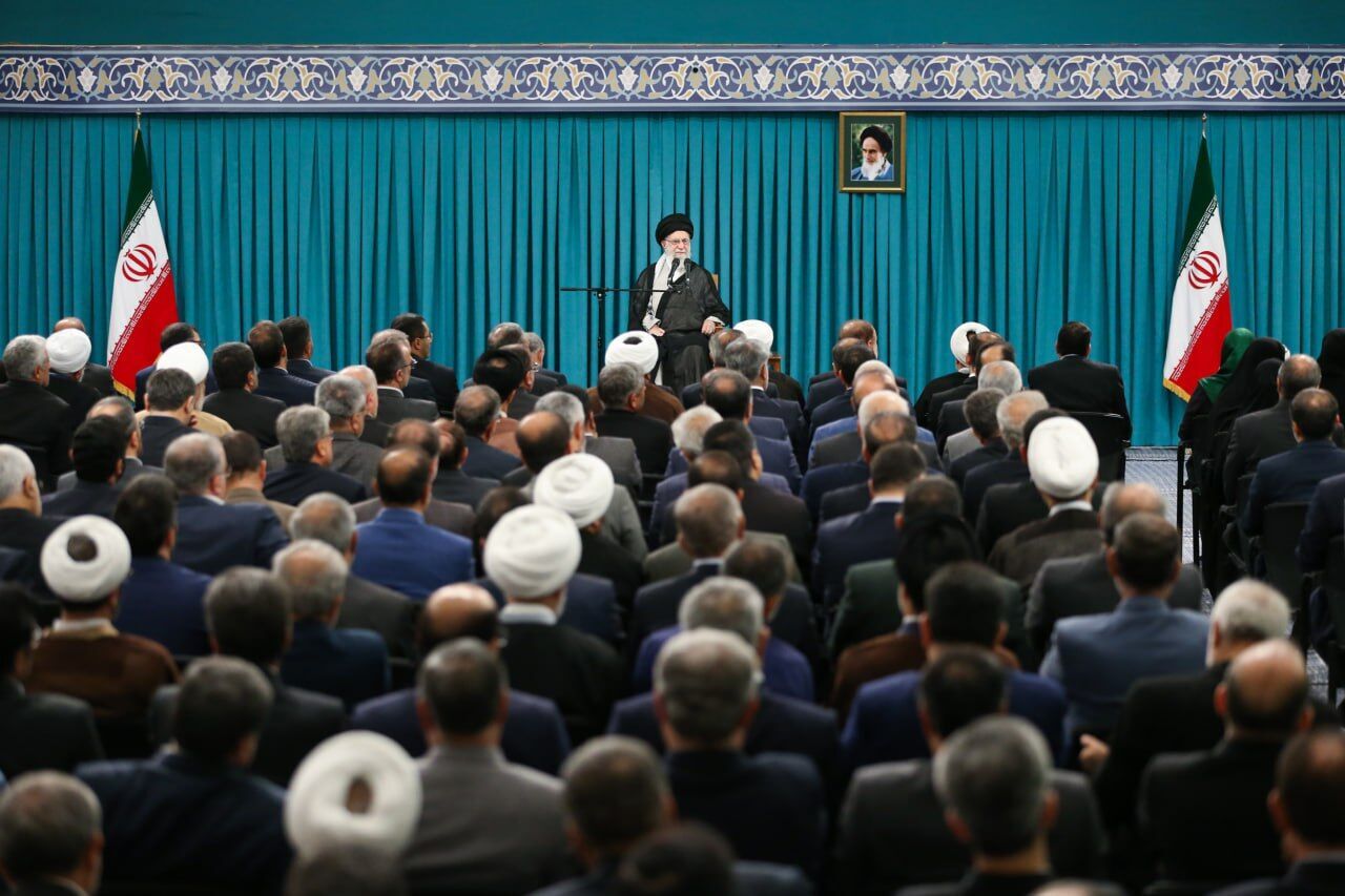 رهبر معظم انقلاب: کاهش احضار مسئولان دولتی به مجلس از مصادیق همکاری با دولت است