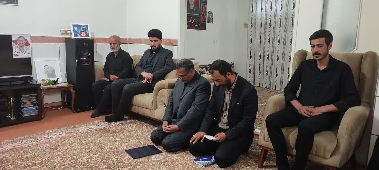 دیدار معاون تعاون و امور اجتماعی بنیاد شهید با خانواده شهید محمد غفاری 