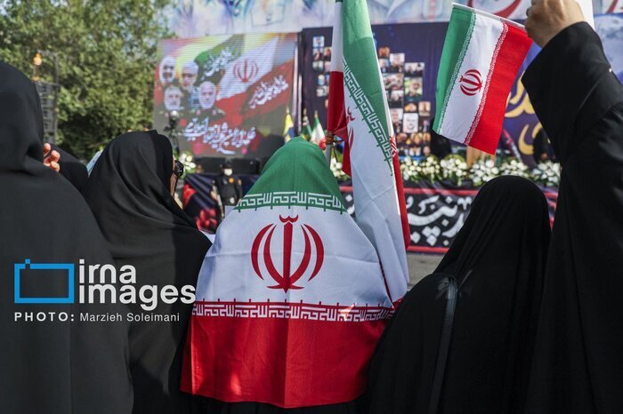 ۶۰ لاله وطن بر دوش ملت ایران تشییع شدند/ کودکان شهید جلودار کاروان شهدا