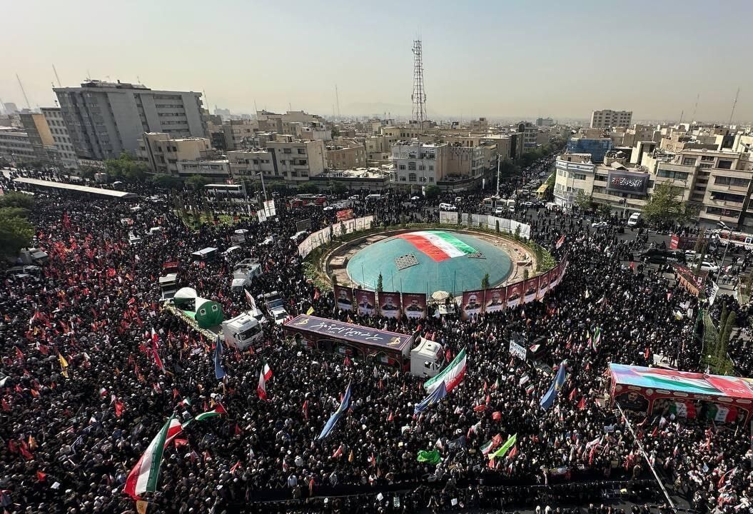۶۰ لاله وطن بر دوش ملت ایران تشییع شدند/ کودکان شهید جلودار کاروان شهدا