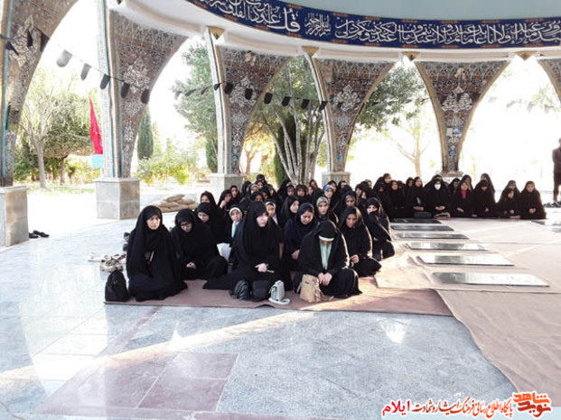 مراسم معنوی زیارت عاشورا در گلزار شهدای بهشت رضا شهرایلام