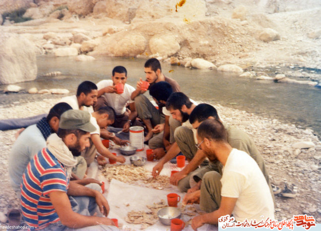 از چپ: سیدرضا سبط احمدی - ... - علی اصغر آرمیده - هادی محبی - احمد اصغری - مصطفی خوشخو - سید حسین احمدی 