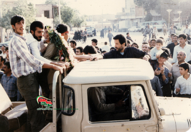  لحظه بازگشت آزادگان چهارمحال و بختیاری به میهن اسلامی 