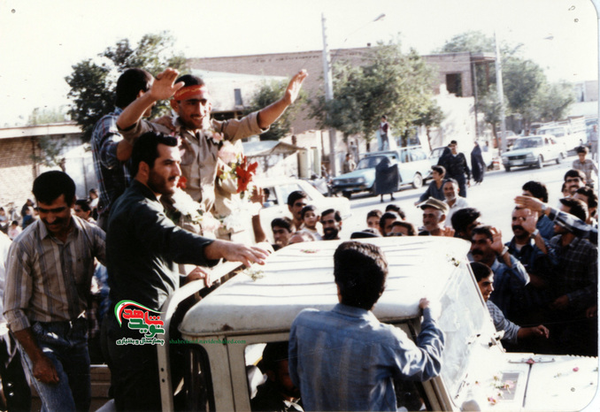  لحظه بازگشت آزادگان چهارمحال و بختیاری به میهن اسلامی 