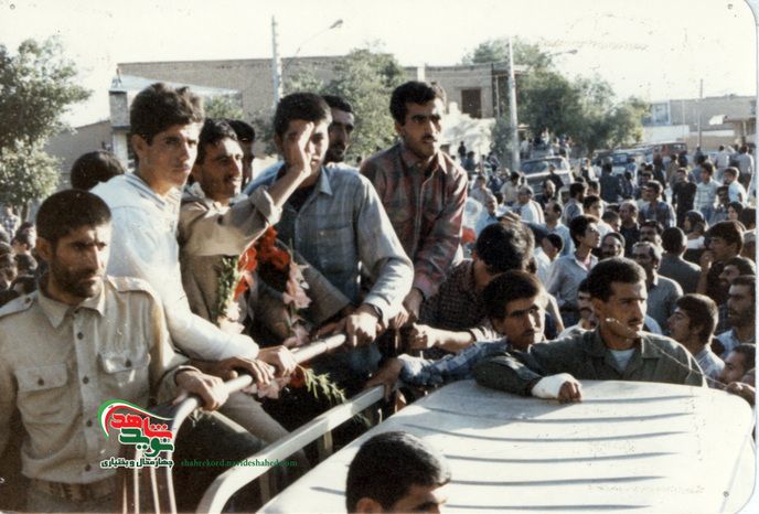  لحظه بازگشت آزادگان چهارمحال و بختیاری به میهن اسلامی 
