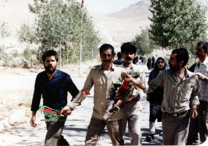  لحظه بازگشت آزادگان چهارمحال و بختیاری به میهن اسلامی 