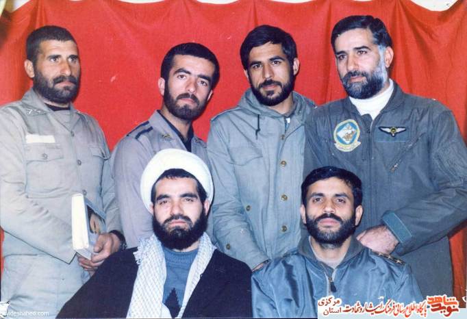 خلبان نیروی هوایی همراه حاج آقا شریفی در کردستان 1366