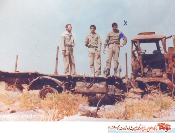 شهید گل محمد کرمی- سمت راست نفر اول